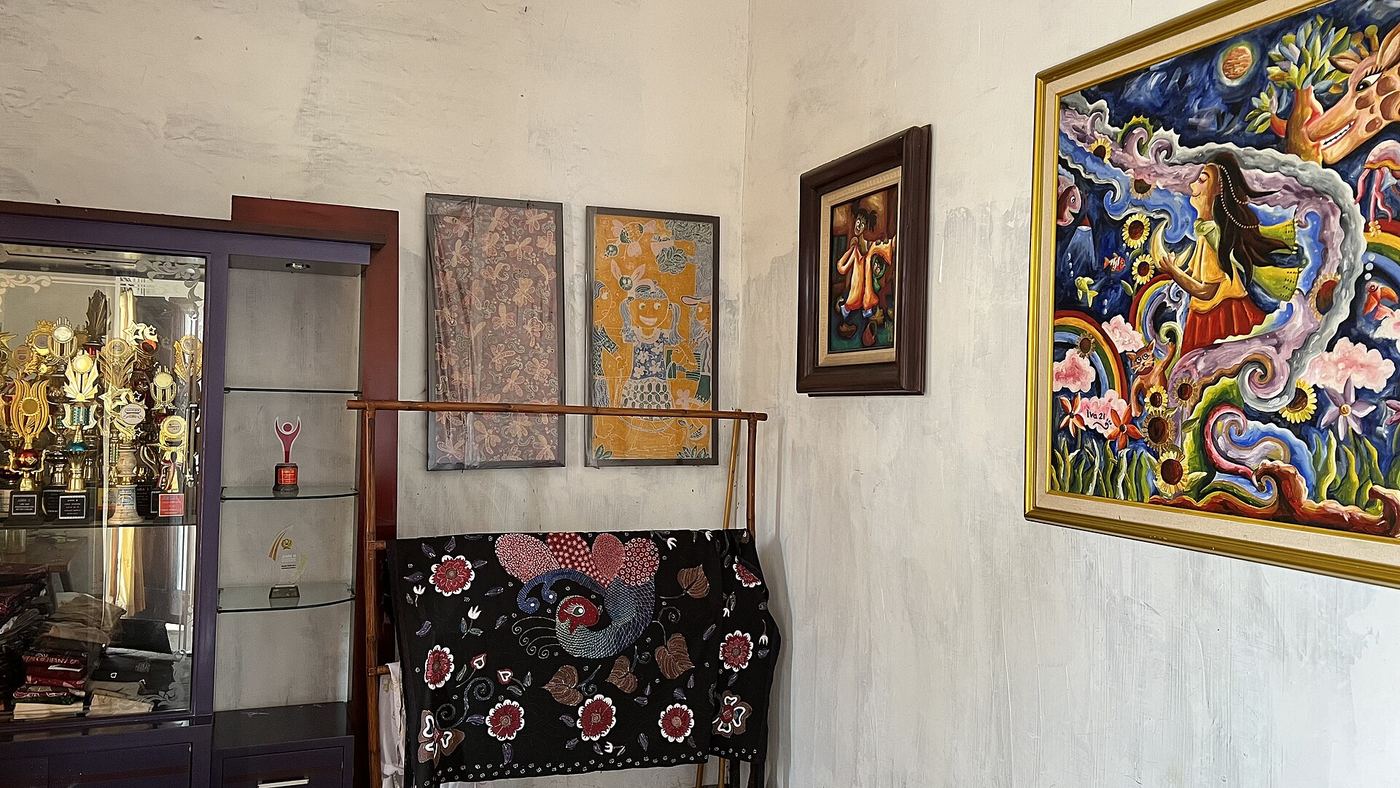 Ruang pamer hasil karya batik